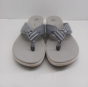 Cloudsteppers by clarks soft cushion  sandals  flip flop  size 9 Gray